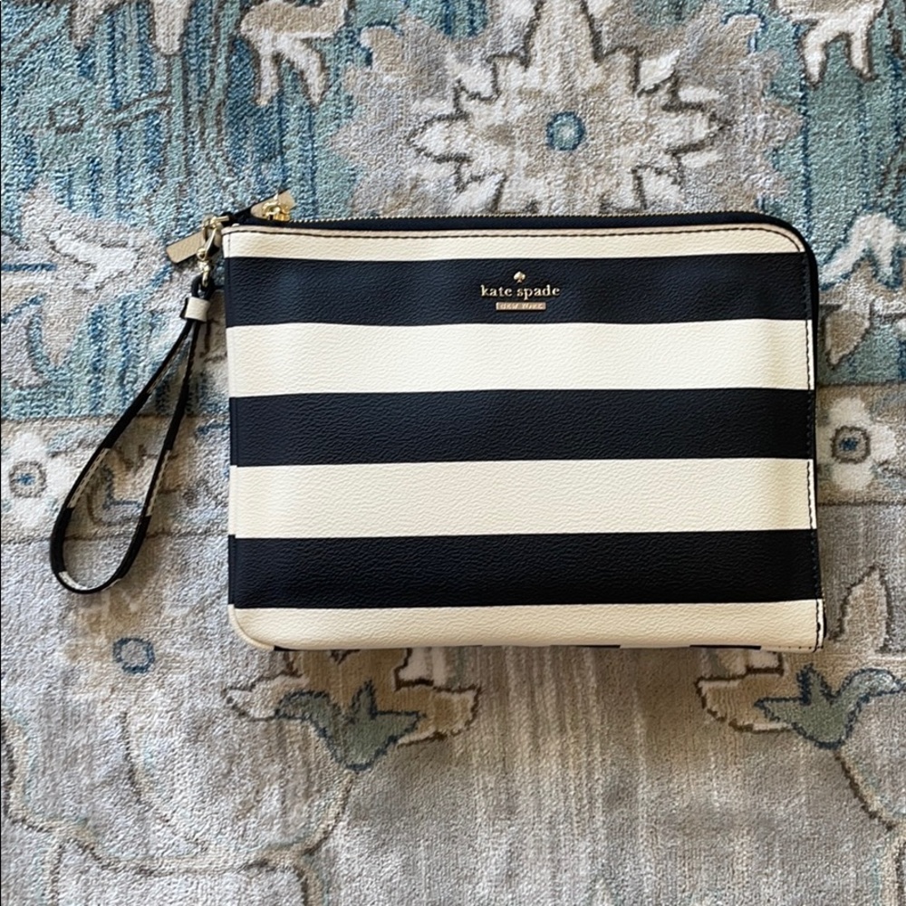KATE SPADE QUENTIN JULIA WRISTLET by EVERPURSE